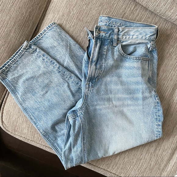 Light wash mom jean - Picture 1 of 3